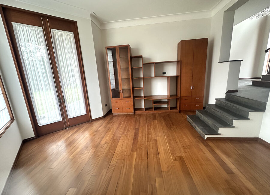 Venta de preciosa residencia en la 1a etapa de La Planicie, La Molina (cerca del Col. Villa María)