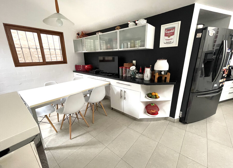 Venta de hermosa casa con 4 dorms, piscina, terraza y jardín en calle cerrada en La Molina Vieja