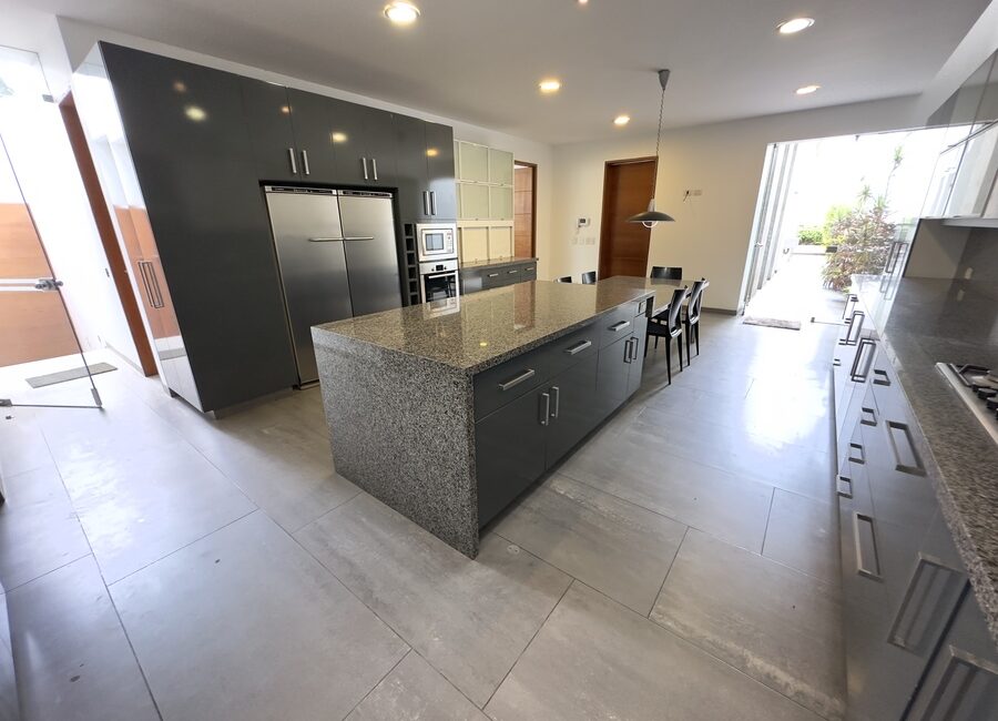 Venta de preciosa casa con jardín, terraza y bbq en Rinconada Alta, La Molina
