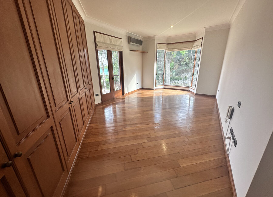 Venta de preciosa residencia en la 1a etapa de La Planicie, La Molina (cerca del Col. Villa María)