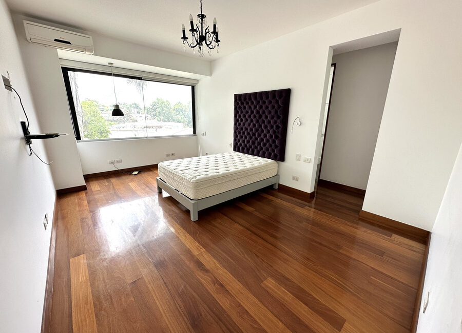 Venta de preciosa casa con jardín, terraza y bbq en Rinconada Alta, La Molina