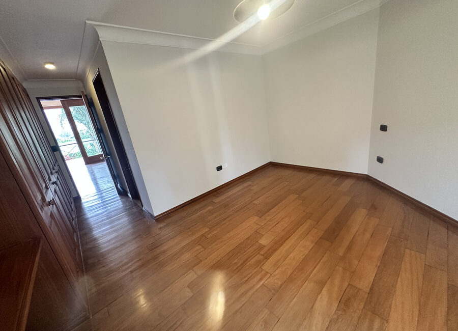 Venta de preciosa residencia en la 1a etapa de La Planicie, La Molina (cerca del Col. Villa María)