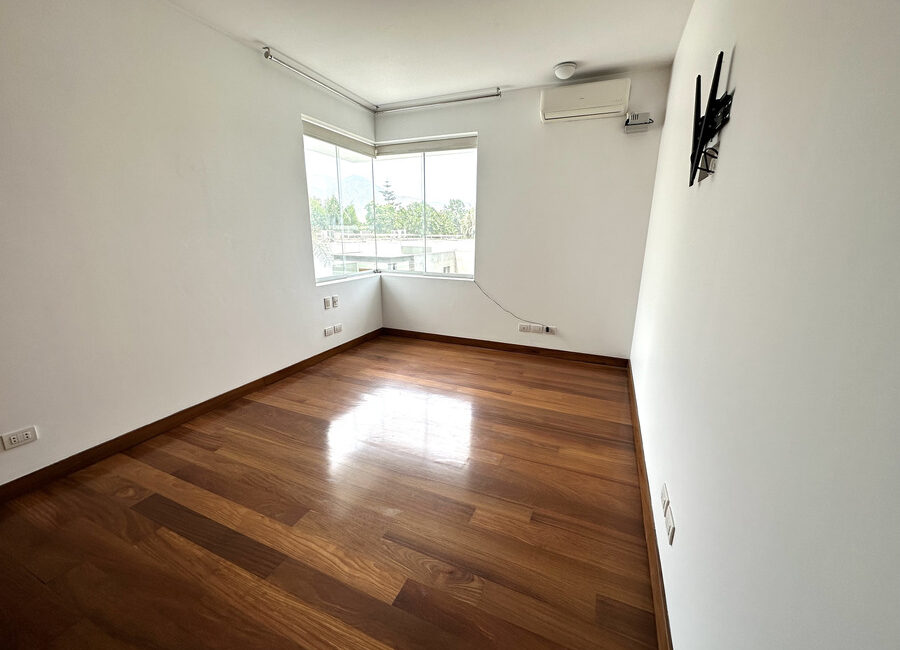Venta de preciosa casa con jardín, terraza y bbq en Rinconada Alta, La Molina