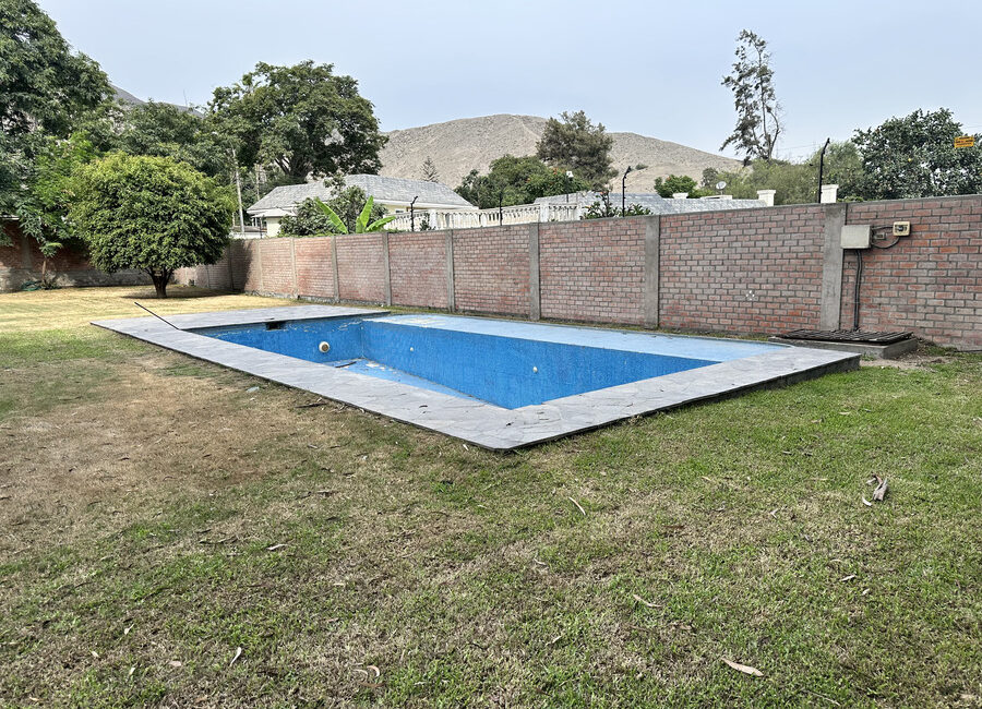 Venta de preciosa residencia en la 1a etapa de La Planicie, La Molina (cerca del Col. Villa María)