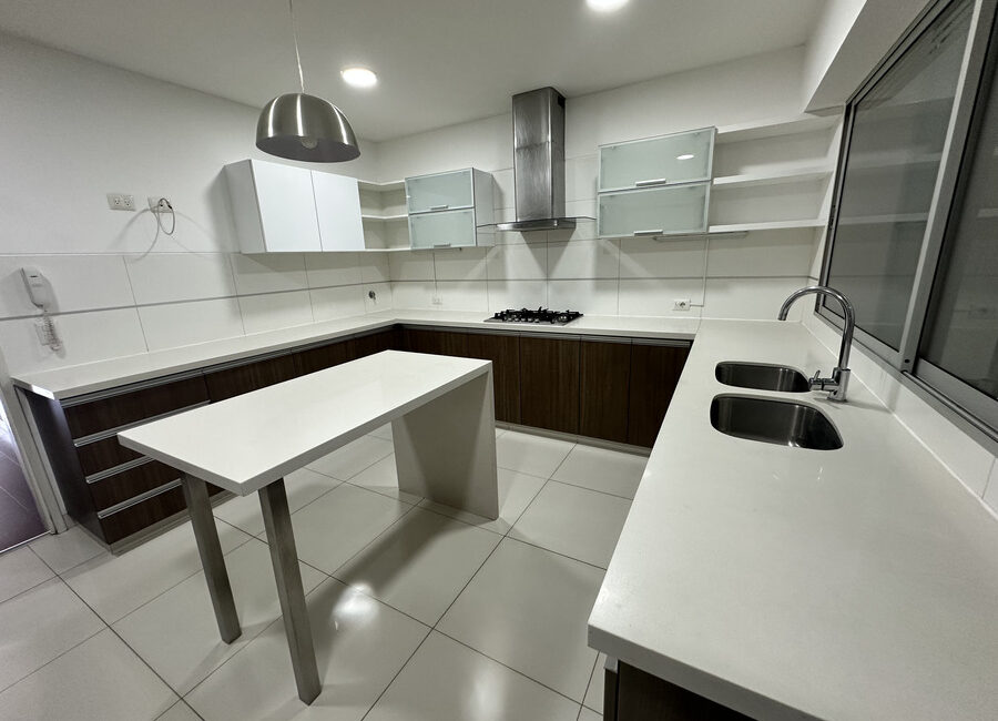 Venta de departamento en magnífico condominio Magna Haus, Monterrico, Surco