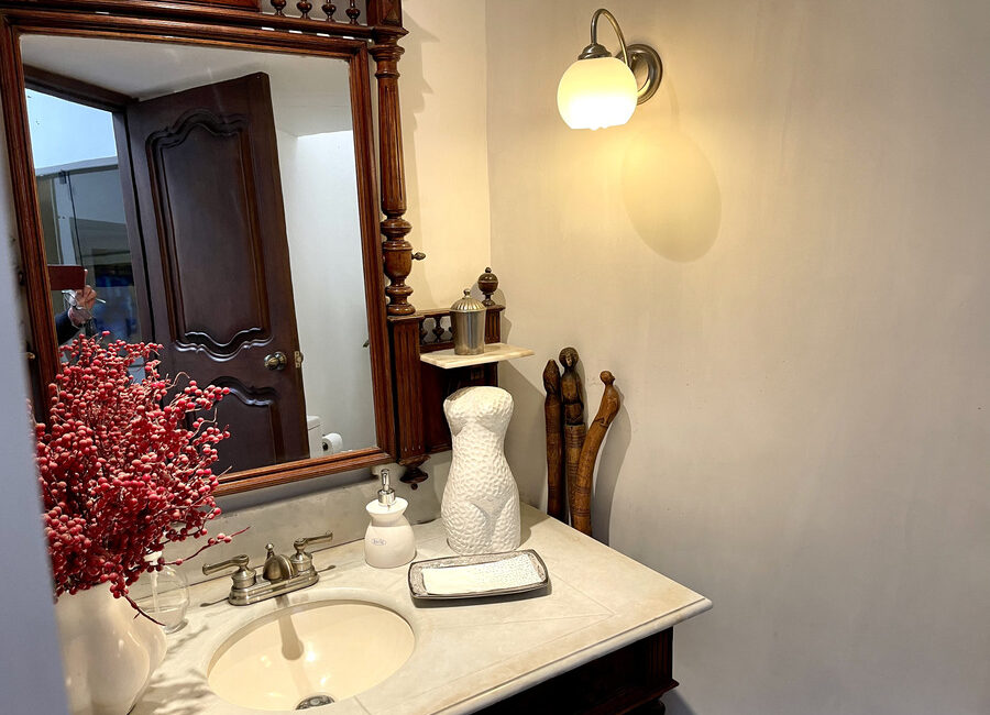 Venta de hermosa casa con 4 dorms, piscina, terraza y jardín en calle cerrada en La Molina Vieja