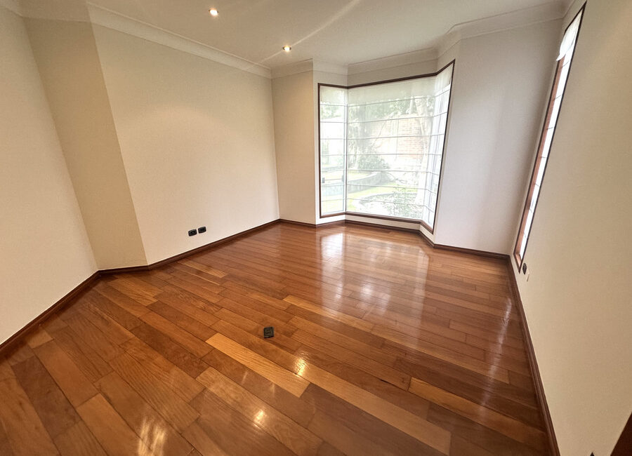 Venta de preciosa residencia en la 1a etapa de La Planicie, La Molina (cerca del Col. Villa María)