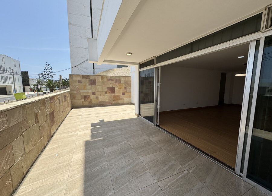 Venta amplio dpto tipo casa en Playa Santa Maria del Mar. Remodelado
