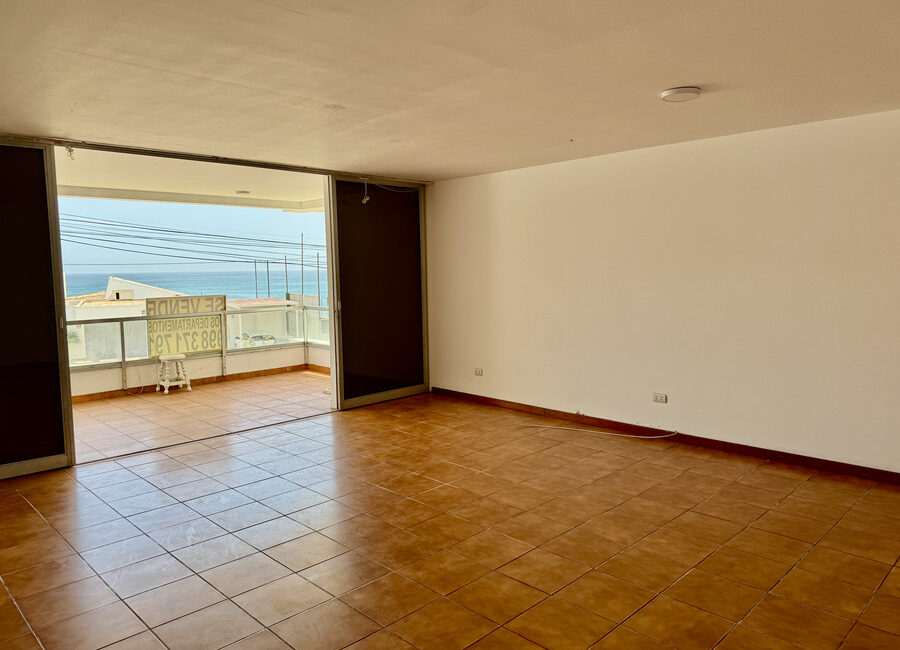 Venta amplio departamento en Playa Santa Maria del Mar. Remodelado