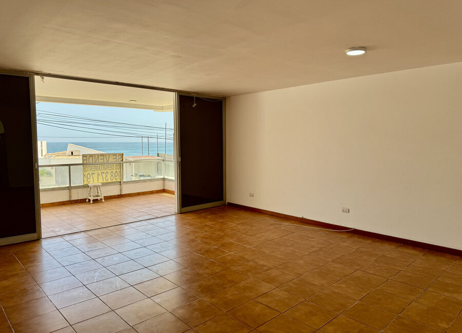 Venta amplio departamento en Playa Santa Maria del Mar. Remodelado