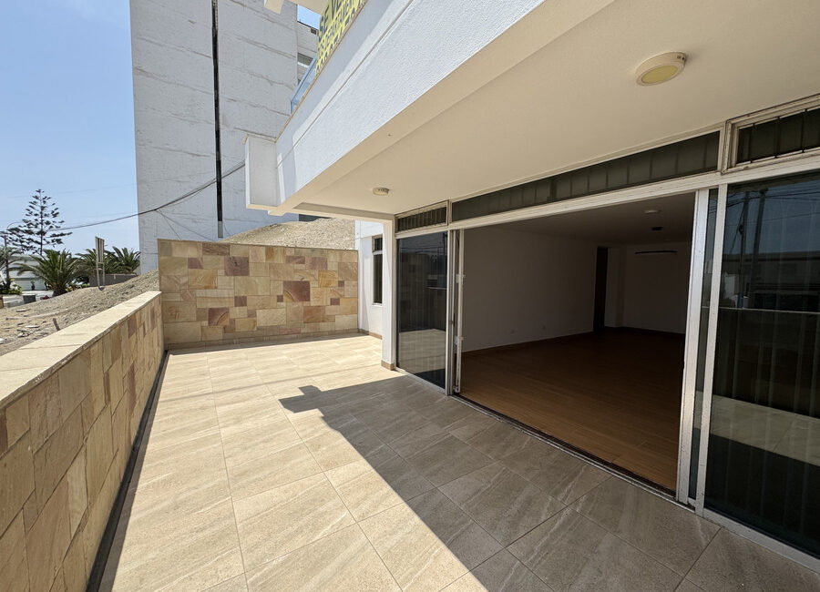Venta amplio dpto tipo casa en Playa Santa Maria del Mar. Remodelado