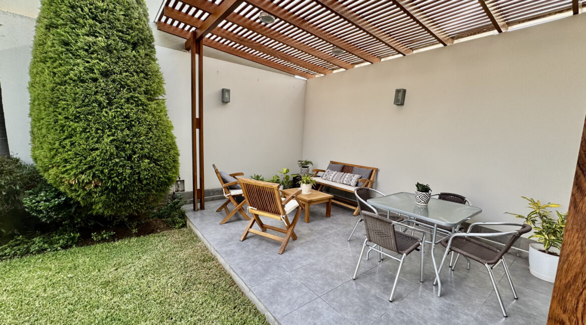 Venta moderna casa en condominio Urb. Sol de la Molina