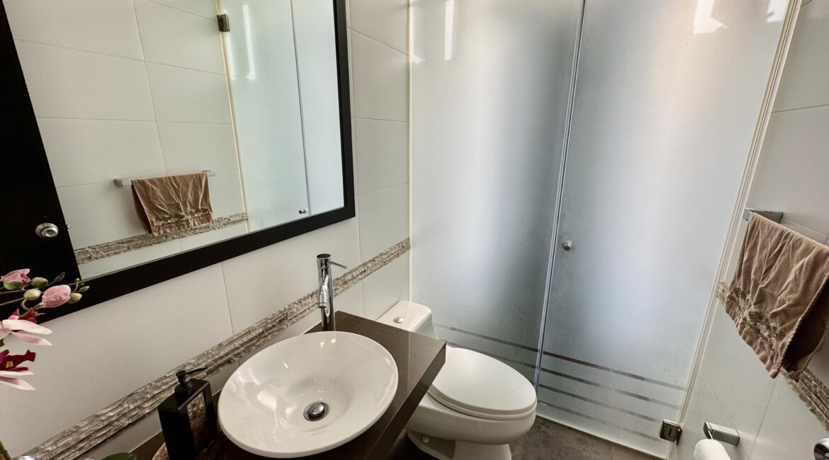 Venta moderna casa en condominio Urb. Sol de la Molina