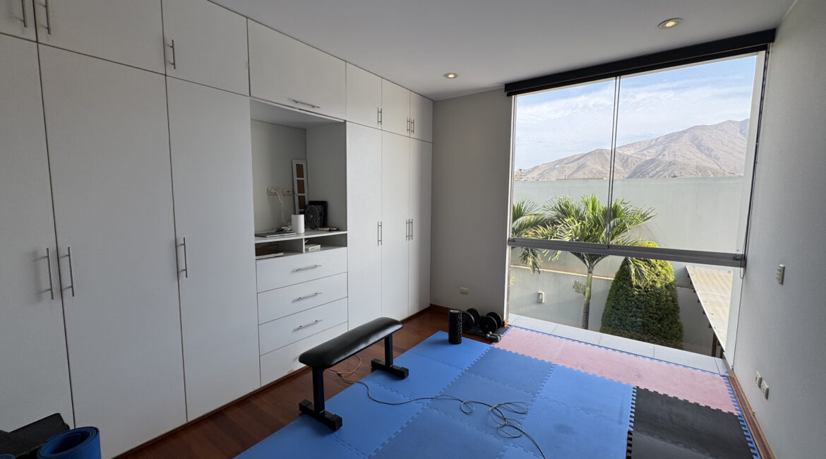 Venta moderna casa en condominio Urb. Sol de la Molina