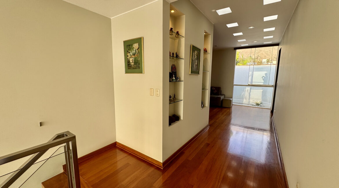 Venta moderna casa en condominio Urb. Sol de la Molina