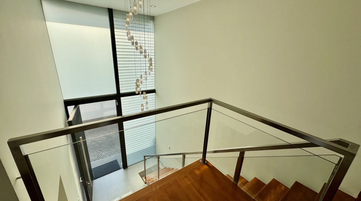Venta moderna casa en condominio Urb. Sol de la Molina