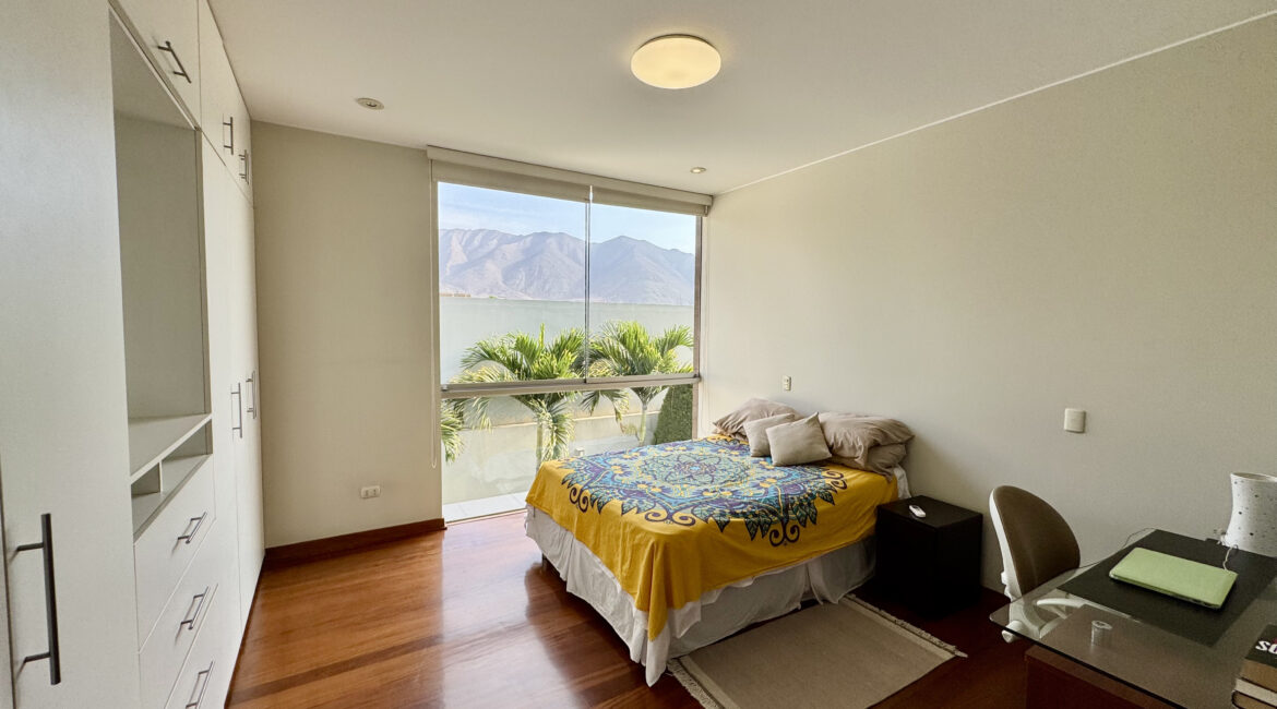 Venta moderna casa en condominio Urb. Sol de la Molina