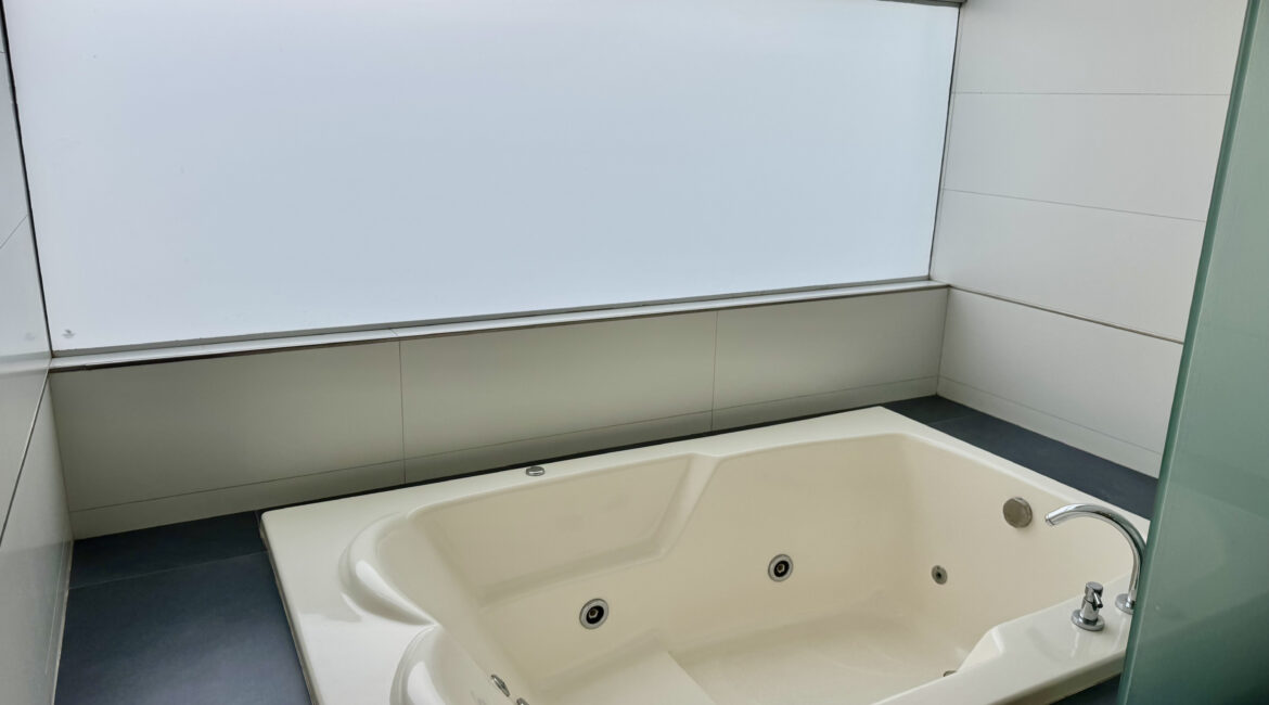 Venta moderna casa en condominio Urb. Sol de la Molina