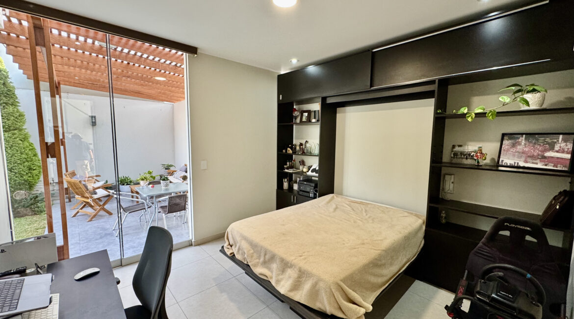 Venta moderna casa en condominio Urb. Sol de la Molina