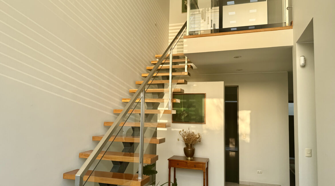 Venta moderna casa en condominio Urb. Sol de la Molina