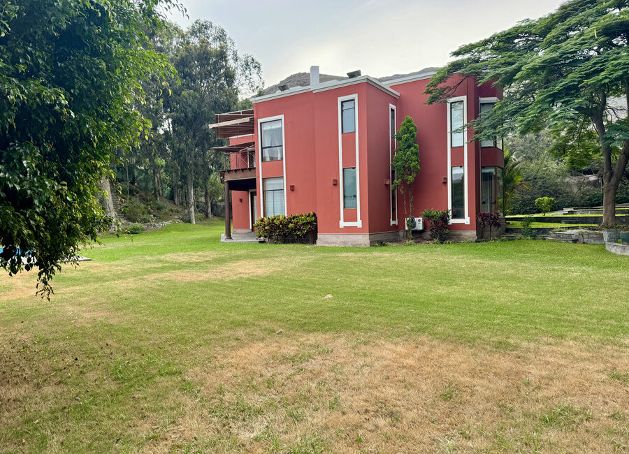 Venta residencia con gran terreno de 2500m2. Urb. La Planicie 1ra etapa, La Molina