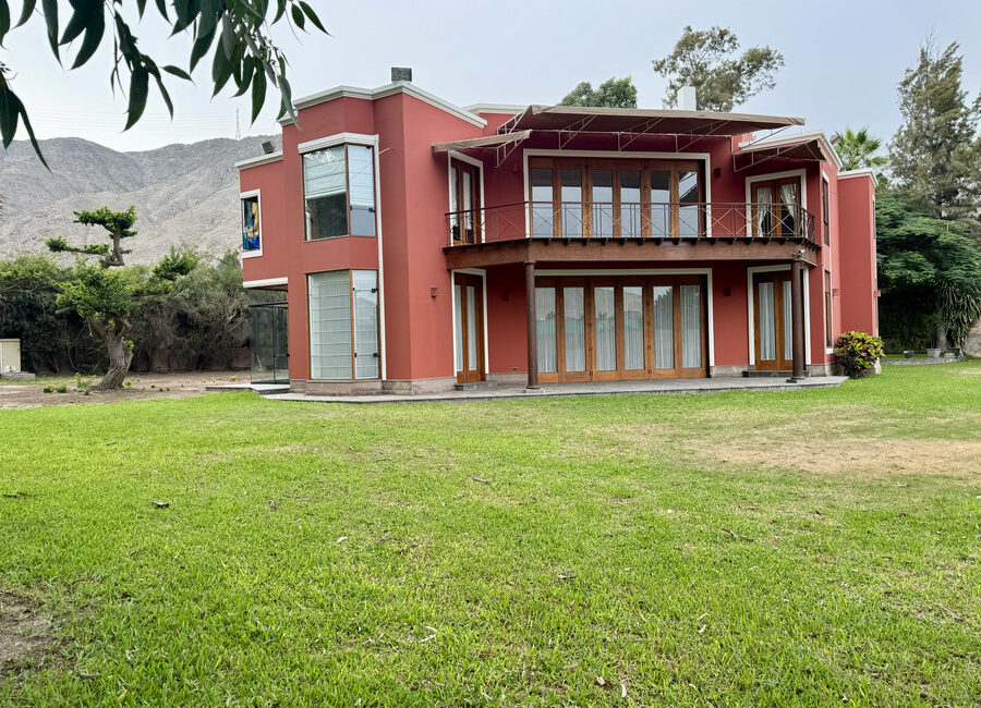 Venta residencia con gran terreno de 2500m2. Urb. La Planicie 1ra etapa, La Molina