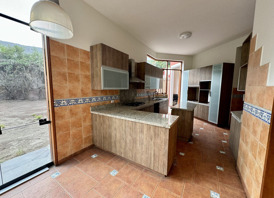 Venta residencia con gran terreno de 2500m2. Urb. La Planicie 1ra etapa, La Molina