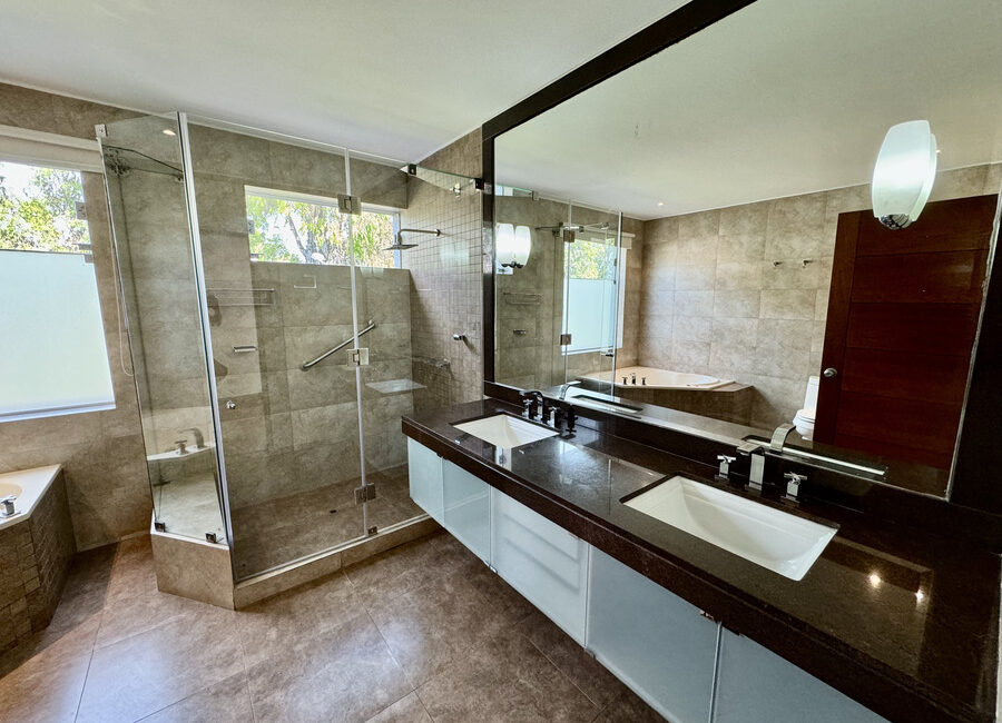 Venta espectacular penthouse Urb. Chacarilla, San Borja. Frente a parque.