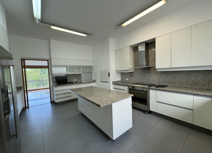 Venta espectacular penthouse Urb. Chacarilla, San Borja. Frente a parque.