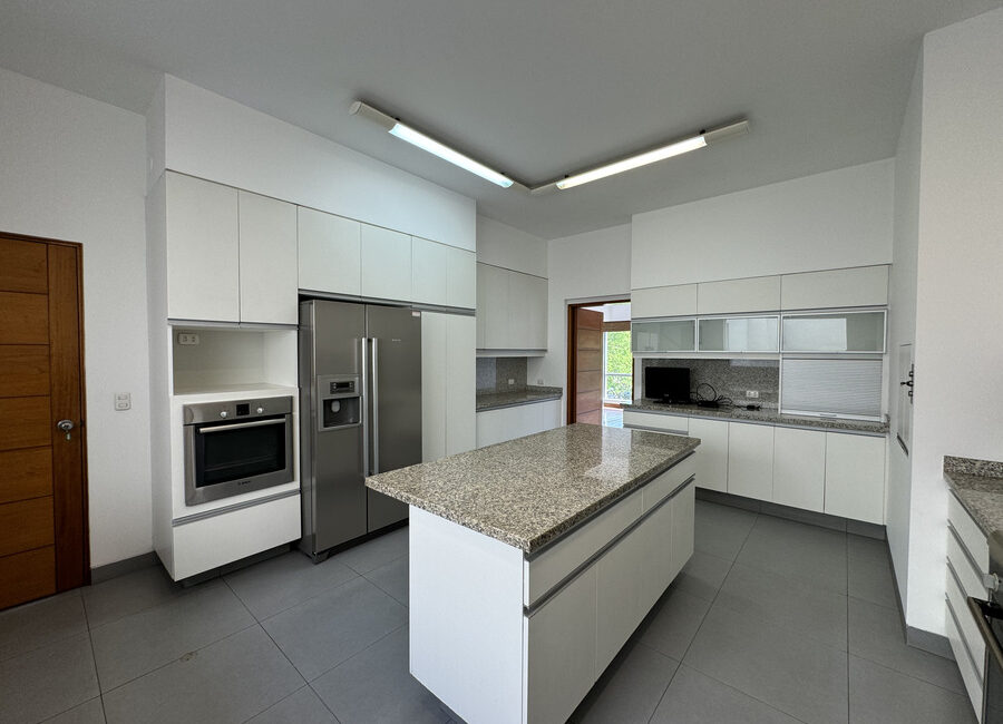 Venta espectacular penthouse Urb. Chacarilla, San Borja. Frente a parque.