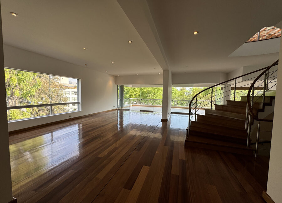 Venta espectacular penthouse Urb. Chacarilla, San Borja. Frente a parque.