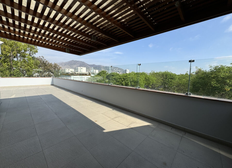 Venta espectacular penthouse Urb. Chacarilla, San Borja. Frente a parque.