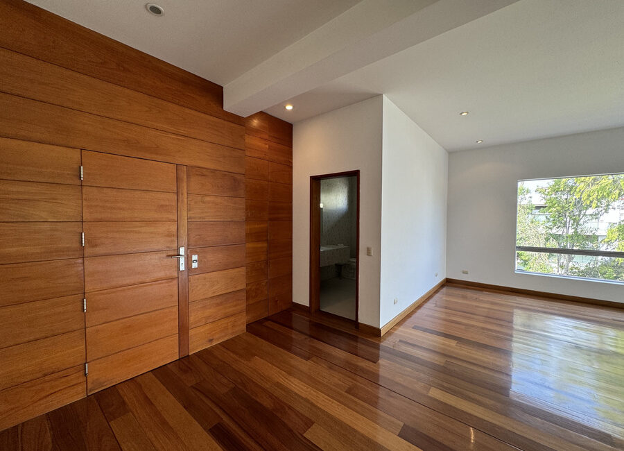 Venta espectacular penthouse Urb. Chacarilla, San Borja. Frente a parque.