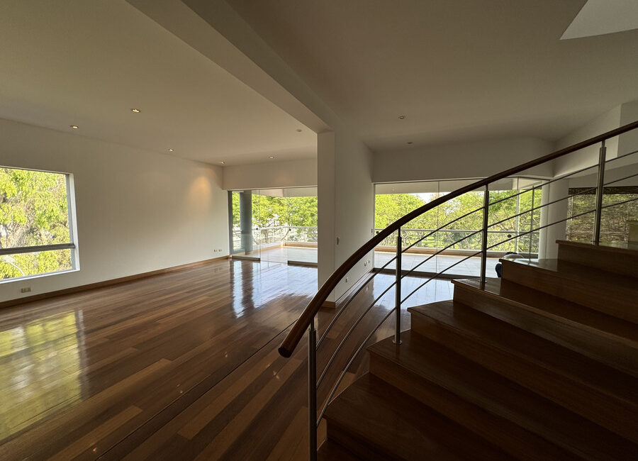 Venta espectacular penthouse Urb. Chacarilla, San Borja. Frente a parque.