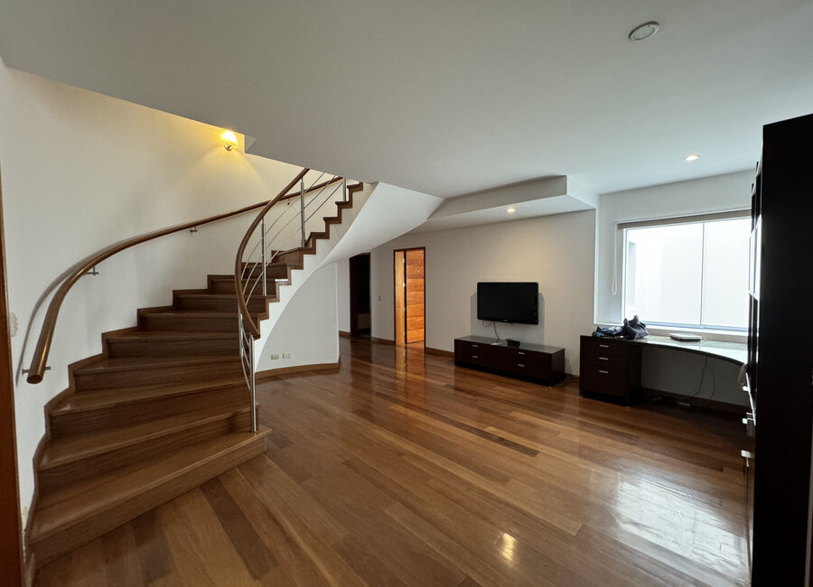 Venta espectacular penthouse Urb. Chacarilla, San Borja. Frente a parque.