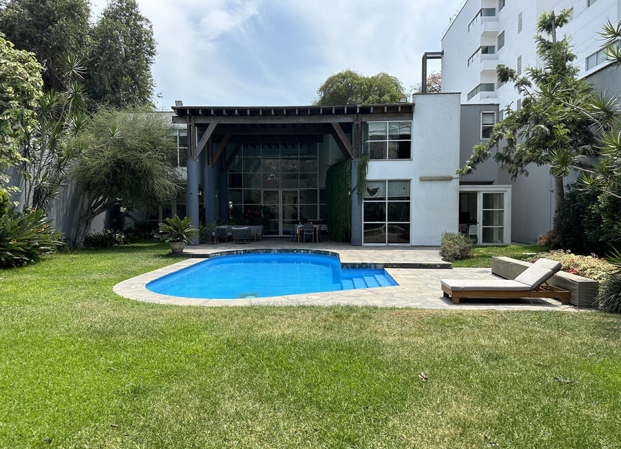 Venta moderna casa Urb. Golf Los Inkas, Surco