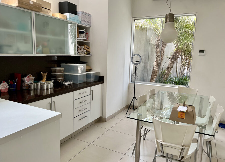 Venta residencia Urb. La Planicie 1ra etapa. Gran terreno.